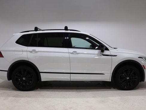 Used 2022 Volkswagen Tiguan SE R-Line AWD/4WD image 9