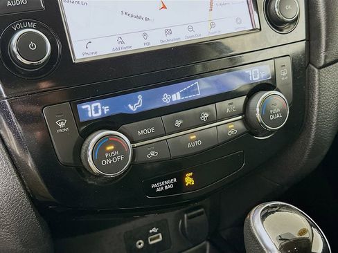 Used 2018 Nissan Rogue SV w/ Premium Package image 22