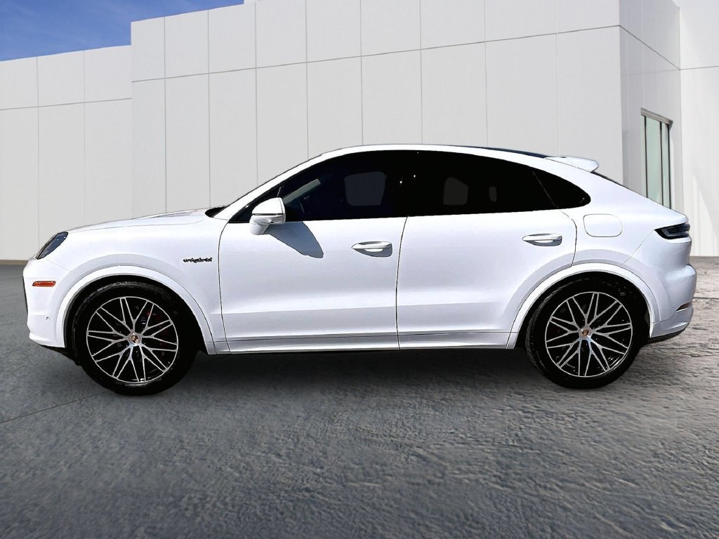 Certified 2025 Porsche Cayenne S AWD/4WD image 2