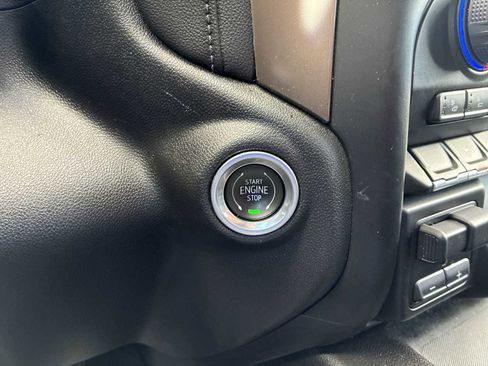 Used 2022 Chevrolet Silverado 1500 High Country w/ Technology Package image 16