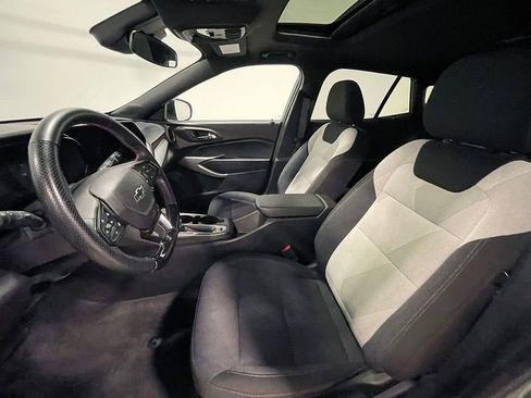 Used 2024 Chevrolet Trax RS w/ Sunroof Package image 3