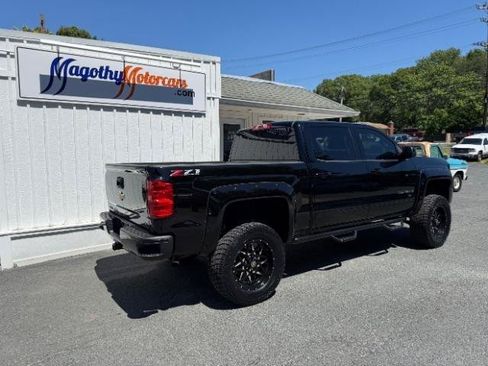 Used 2018 Chevrolet Silverado 1500 LT w/ All Star Edition AWD/4WD image 3