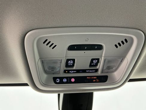 Used 2021 Chevrolet Traverse LT w/ LT Premium Package AWD/4WD image 29