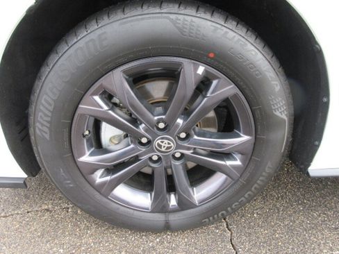 Used 2025 Toyota Sienna XSE w/ XSE Plus Package image 11