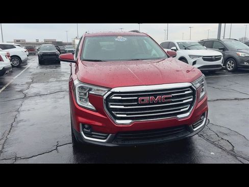 Certified 2024 GMC Terrain SLT image 3
