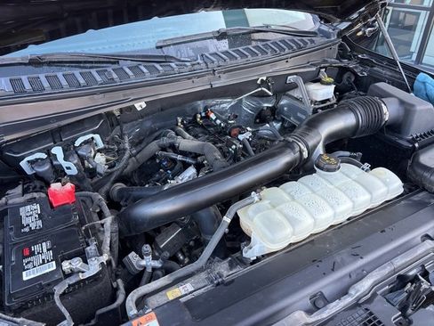 Used 2024 Ford Expedition XLT image 29