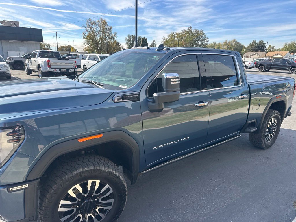 Used 2025 GMC Sierra 2500 Denali Ultimate AWD/4WD image 2
