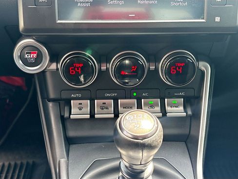 Used 2024 Toyota GR86 Premium image 15
