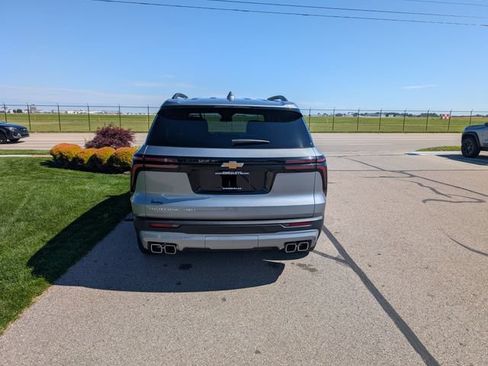 Used 2026 Chevrolet Traverse LT AWD/4WD image 9
