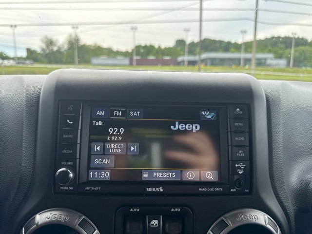 Used 2013 Jeep Wrangler Unlimited Sahara AWD/4WD image 16