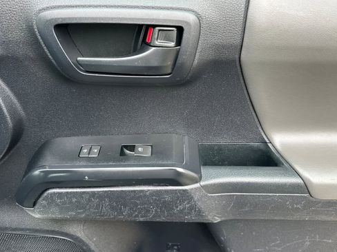 Used 2020 Toyota Tacoma SR image 17