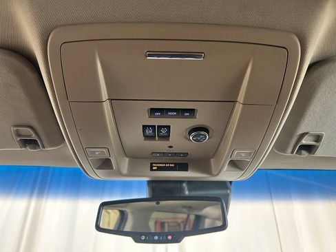 Used 2017 Chevrolet Suburban Premier AWD/4WD image 19