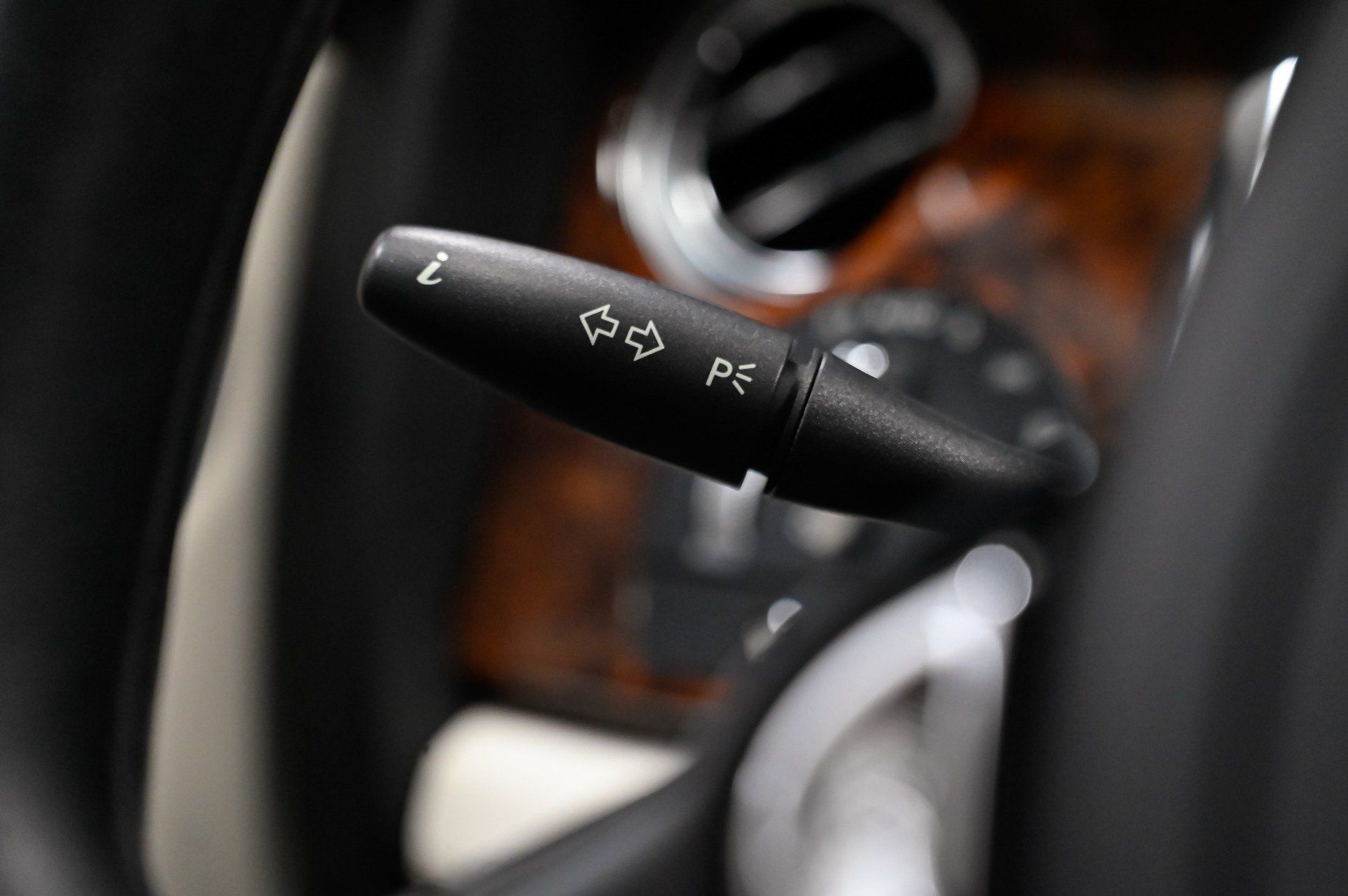 Used 2012 Rolls-Royce Ghost RWD image 18