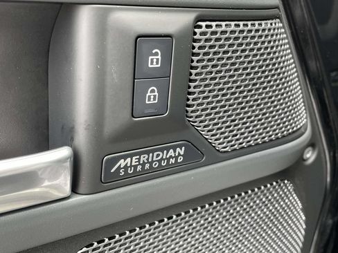 Used 2023 Land Rover Defender 110 X-Dynamic SE AWD/4WD image 34