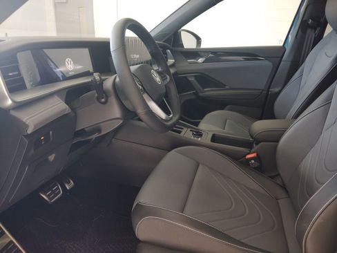 New 2026 Volkswagen Tiguan SE R-Line image 10