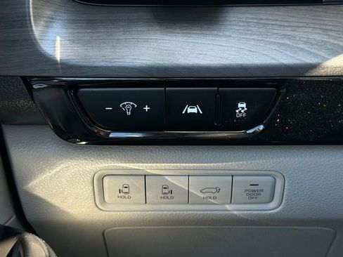 Used 2024 Kia Carnival EX FWD image 22