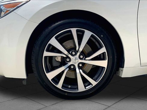 Used 2016 Nissan Maxima Platinum FWD image 11