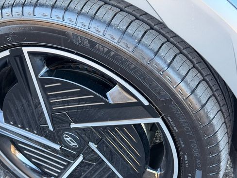 Used 2025 Hyundai Ioniq 5 Limited image 10