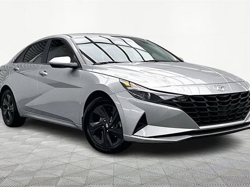 Used 2023 Hyundai Elantra SEL image 12