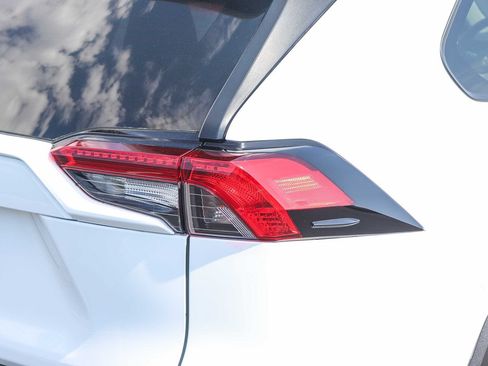 Certified 2020 Toyota RAV4 LE w/ Carpet Mat Package AWD/4WD image 8
