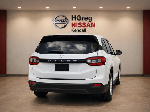 Used 2023 Honda Pilot LX image 6