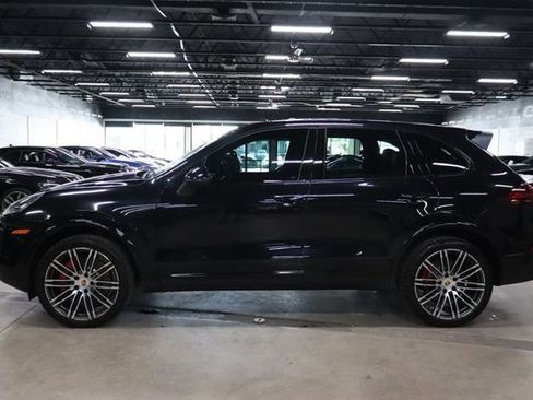 Used 2017 Porsche Cayenne Turbo AWD/4WD image 2