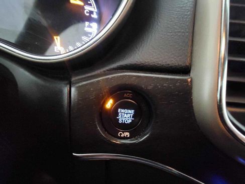 Used 2017 Jeep Grand Cherokee Limited image 41