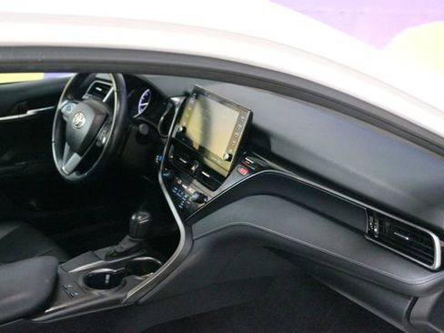 Used 2021 Toyota Camry SE FWD image 11