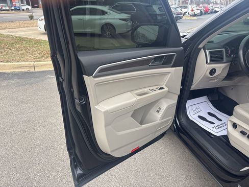 Used 2020 Volkswagen Atlas SE w/ Panoramic Sunroof Package image 24