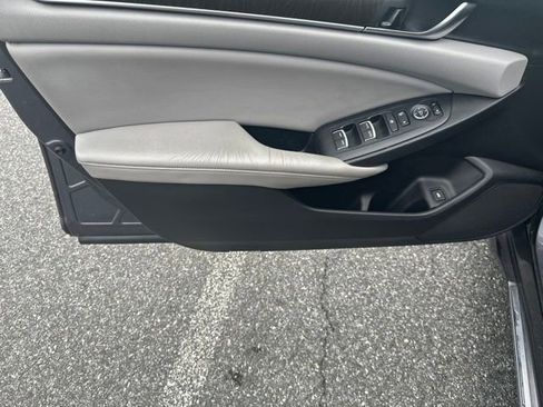 Used 2018 Honda Accord EX image 34