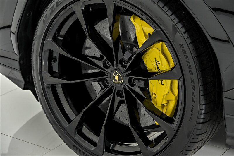 Used 2021 Lamborghini Urus AWD/4WD image 15