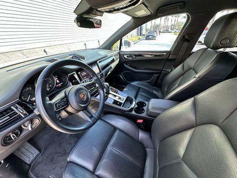 Used 2023 Porsche Macan image 4