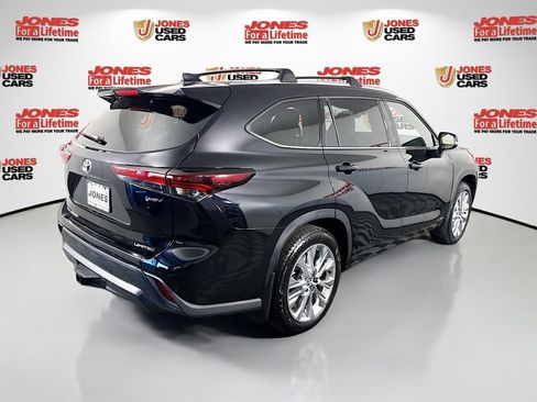 Certified 2026 Toyota Highlander Limited AWD/4WD image 17