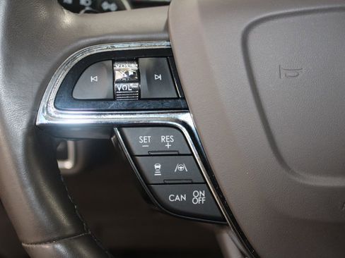 Used 2022 Lincoln Nautilus Reserve w/ Equipment Group 201A image 38