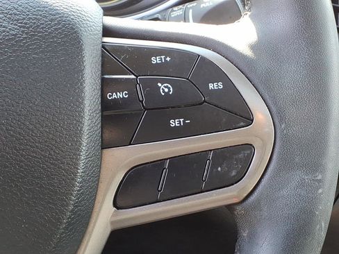 Certified 2021 Jeep Cherokee Latitude Lux w/ Sun & Sound Group image 19