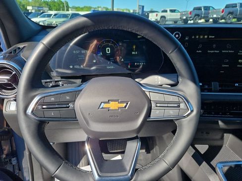 Used 2025 Chevrolet Equinox LT w/ Safety and Technology Package FWD image 18