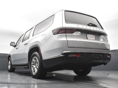 Used 2024 Jeep Wagoneer L 4WD image 27