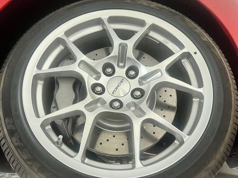 Used 2005 Ford GT RWD image 21