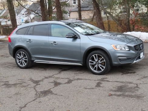 Used 2017 Volvo V60 T5 Cross Country w/ Convenience Package image 22