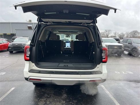 Used 2023 Ford Expedition Limited image 12