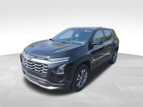 Used 2025 Chevrolet Equinox LT AWD/4WD image 2