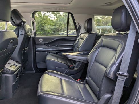 Used 2025 Lincoln Navigator Reserve AWD/4WD image 17