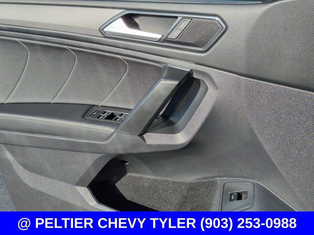 Used 2023 Volkswagen Tiguan SE w/ Panoramic Sunroof Package FWD image 29