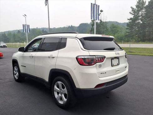 Used 2018 Jeep Compass Latitude w/ Cold Weather Group AWD/4WD image 5