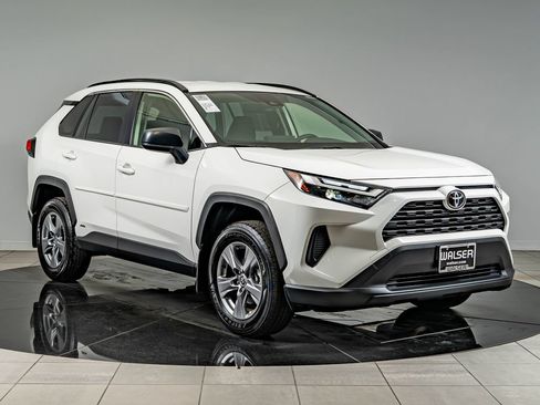 Used 2025 Toyota RAV4 LE AWD/4WD image 3