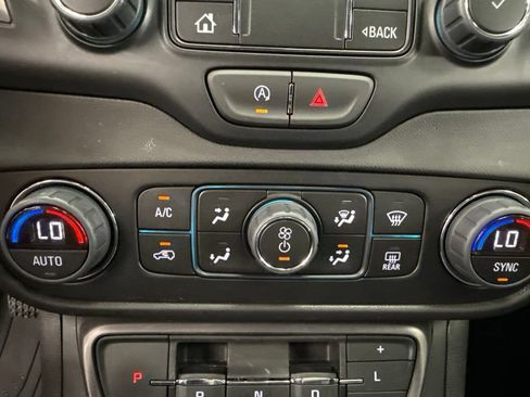 Used 2024 GMC Terrain AT4 AWD/4WD image 31