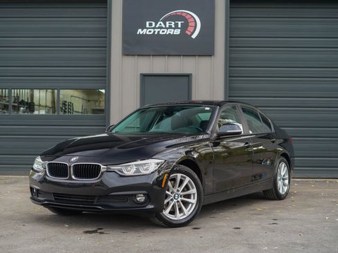 Used 2018 BMW 320i xDrive Sedan w/ Convenience Package image 3