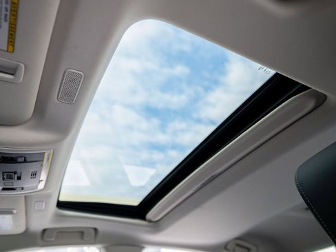 Used 2024 Lexus ES 350 w/ Premium Package image 16