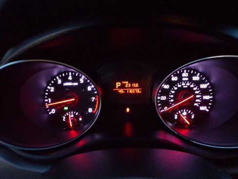 Used 2015 Kia Sedona LX image 30