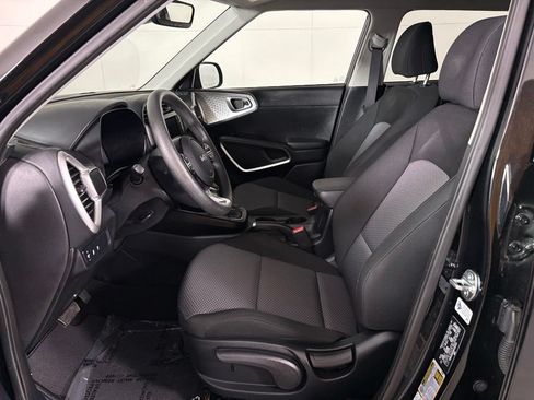 Used 2024 Kia Soul LX w/ Option Group 015 FWD image 16